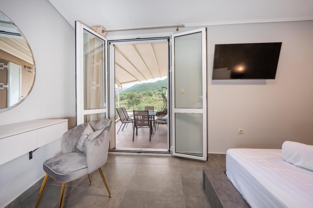 Nikole'S Villas Luxury 180M2 Tirós Dış mekan fotoğraf