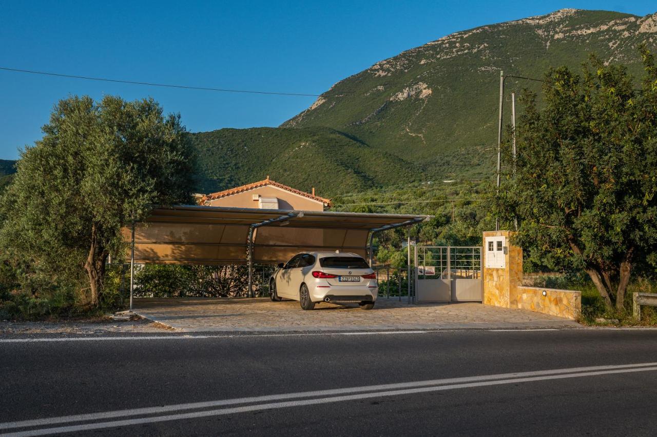 Nikole'S Villas Luxury 180M2 Tirós Dış mekan fotoğraf